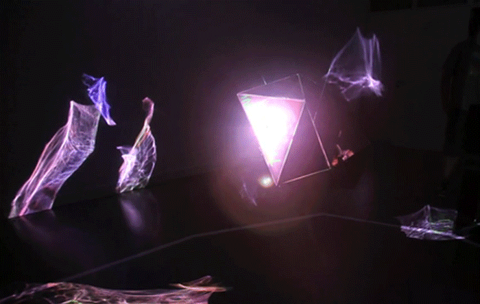 Kantico, Intermedial room staging